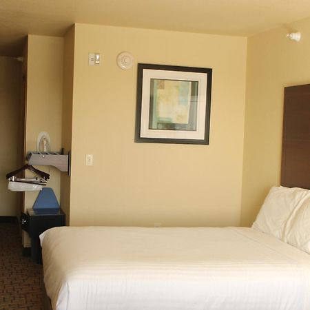 Cobblestone Hotel & Suites - เดวิลส์เลค ภายนอก รูปภาพ