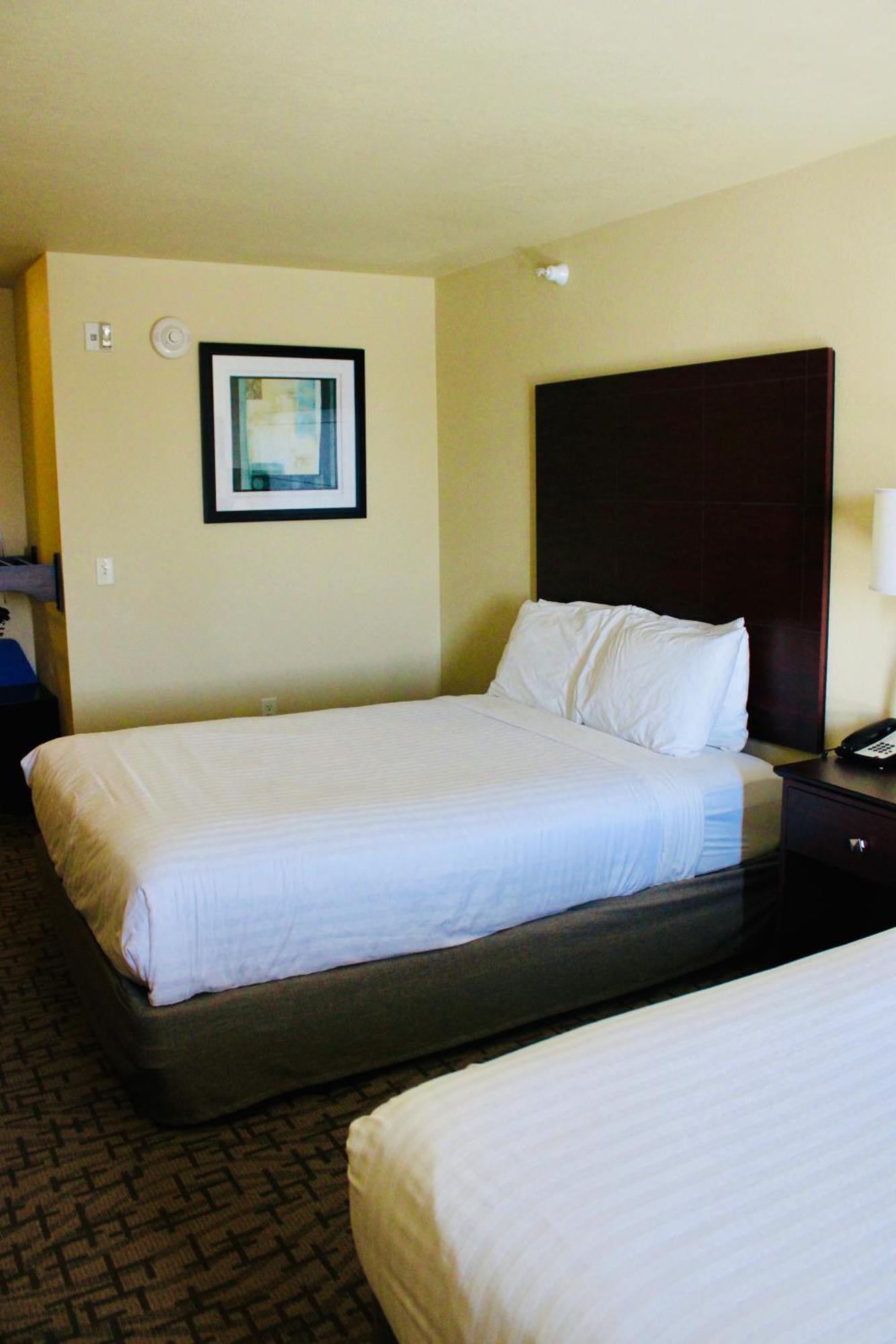 Cobblestone Hotel & Suites - เดวิลส์เลค ภายนอก รูปภาพ