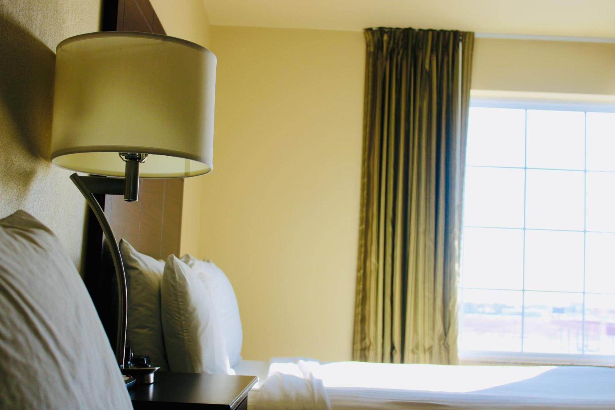 Cobblestone Hotel & Suites - เดวิลส์เลค ภายนอก รูปภาพ