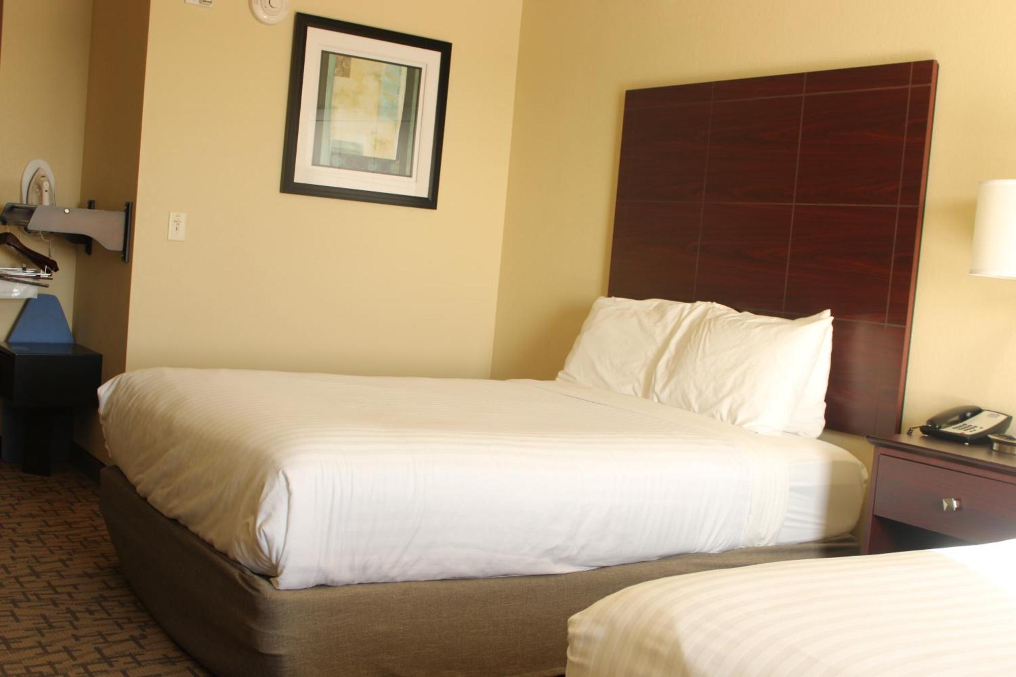 Cobblestone Hotel & Suites - เดวิลส์เลค ภายนอก รูปภาพ