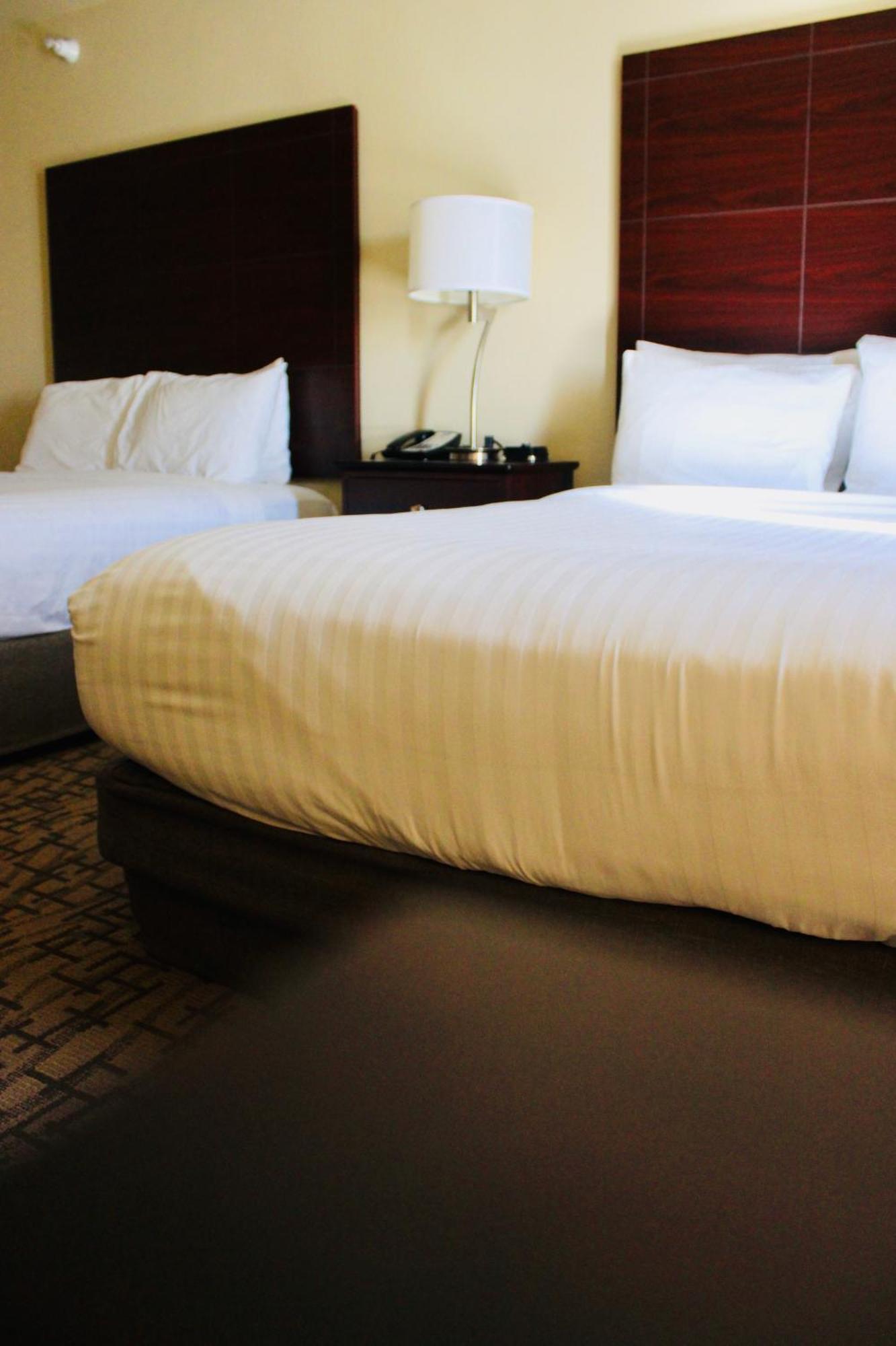 Cobblestone Hotel & Suites - เดวิลส์เลค ภายนอก รูปภาพ