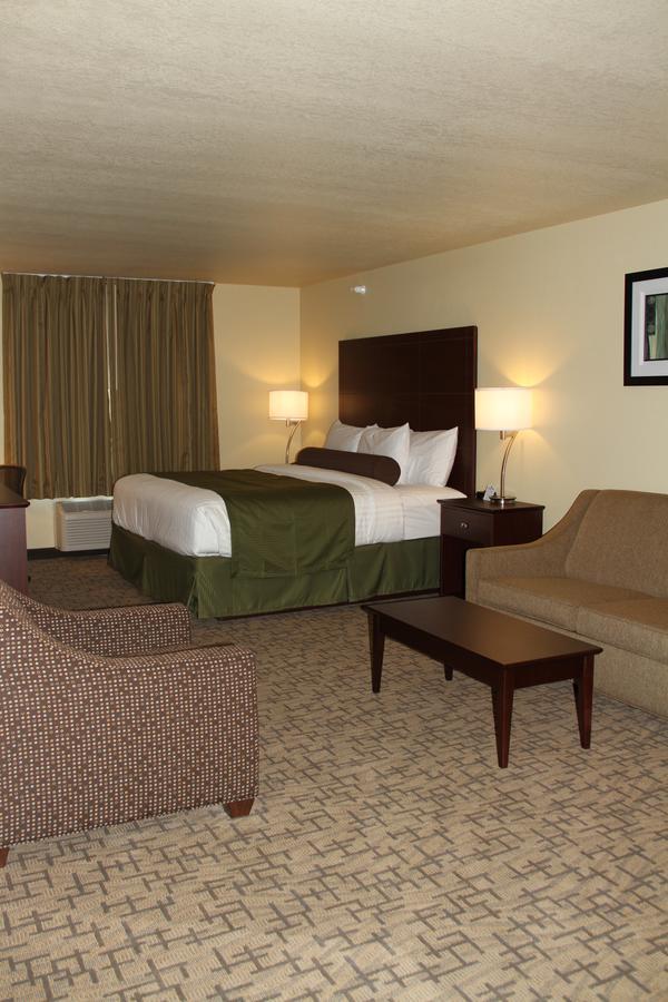 Cobblestone Hotel & Suites - เดวิลส์เลค ภายนอก รูปภาพ