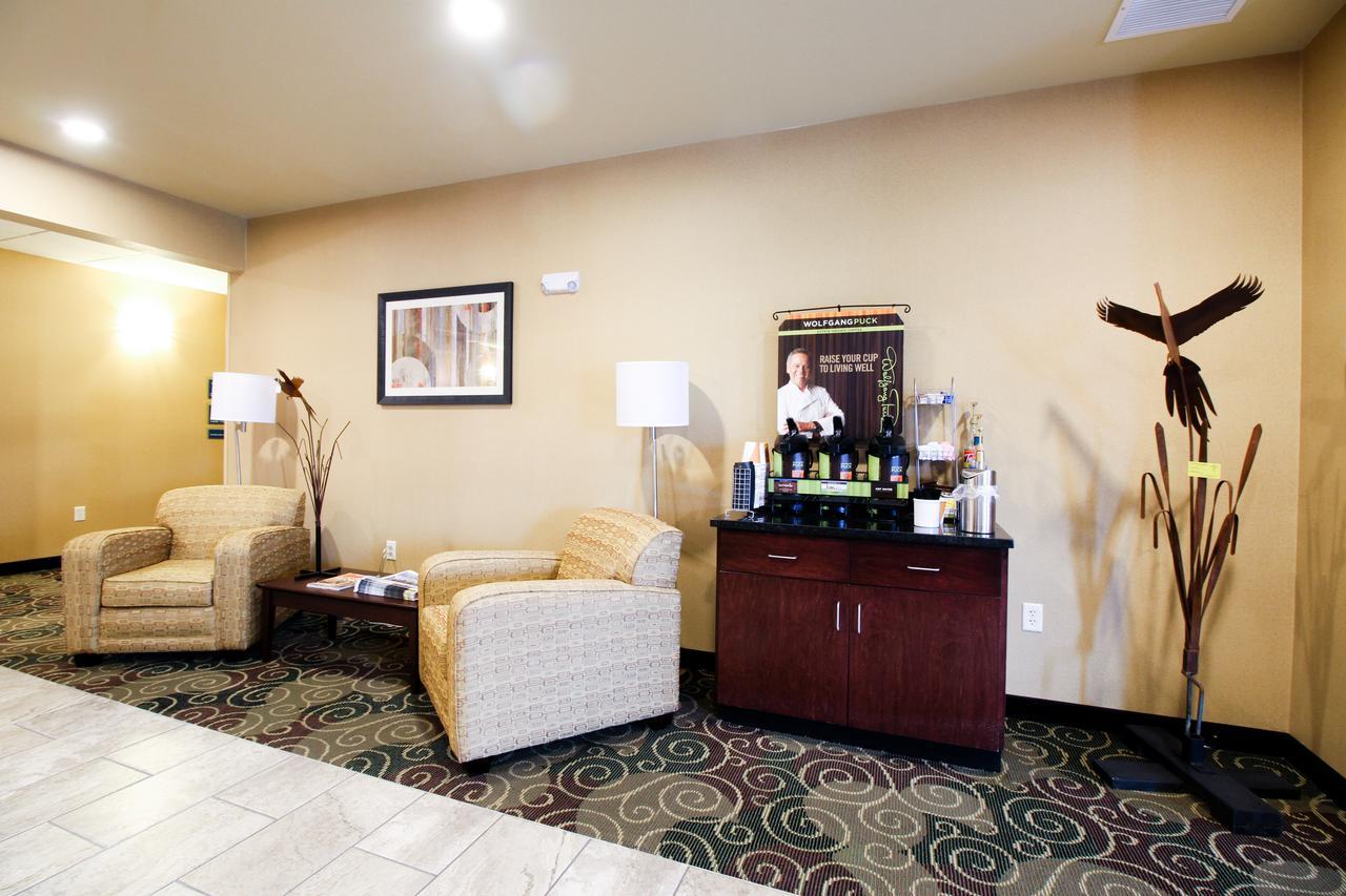 Cobblestone Hotel & Suites - เดวิลส์เลค ภายนอก รูปภาพ