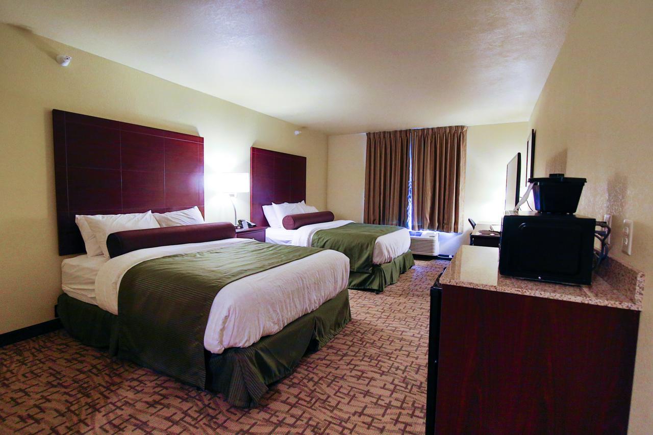 Cobblestone Hotel & Suites - เดวิลส์เลค ภายนอก รูปภาพ