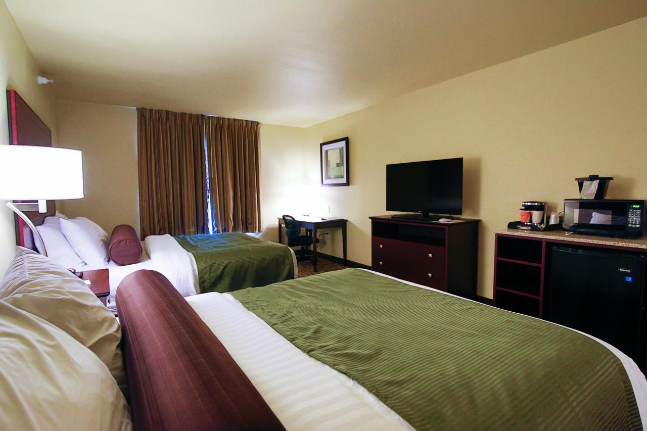 Cobblestone Hotel & Suites - เดวิลส์เลค ภายนอก รูปภาพ