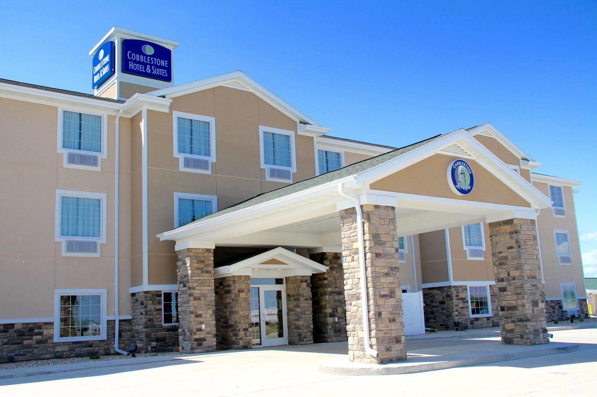 Cobblestone Hotel & Suites - เดวิลส์เลค ภายนอก รูปภาพ