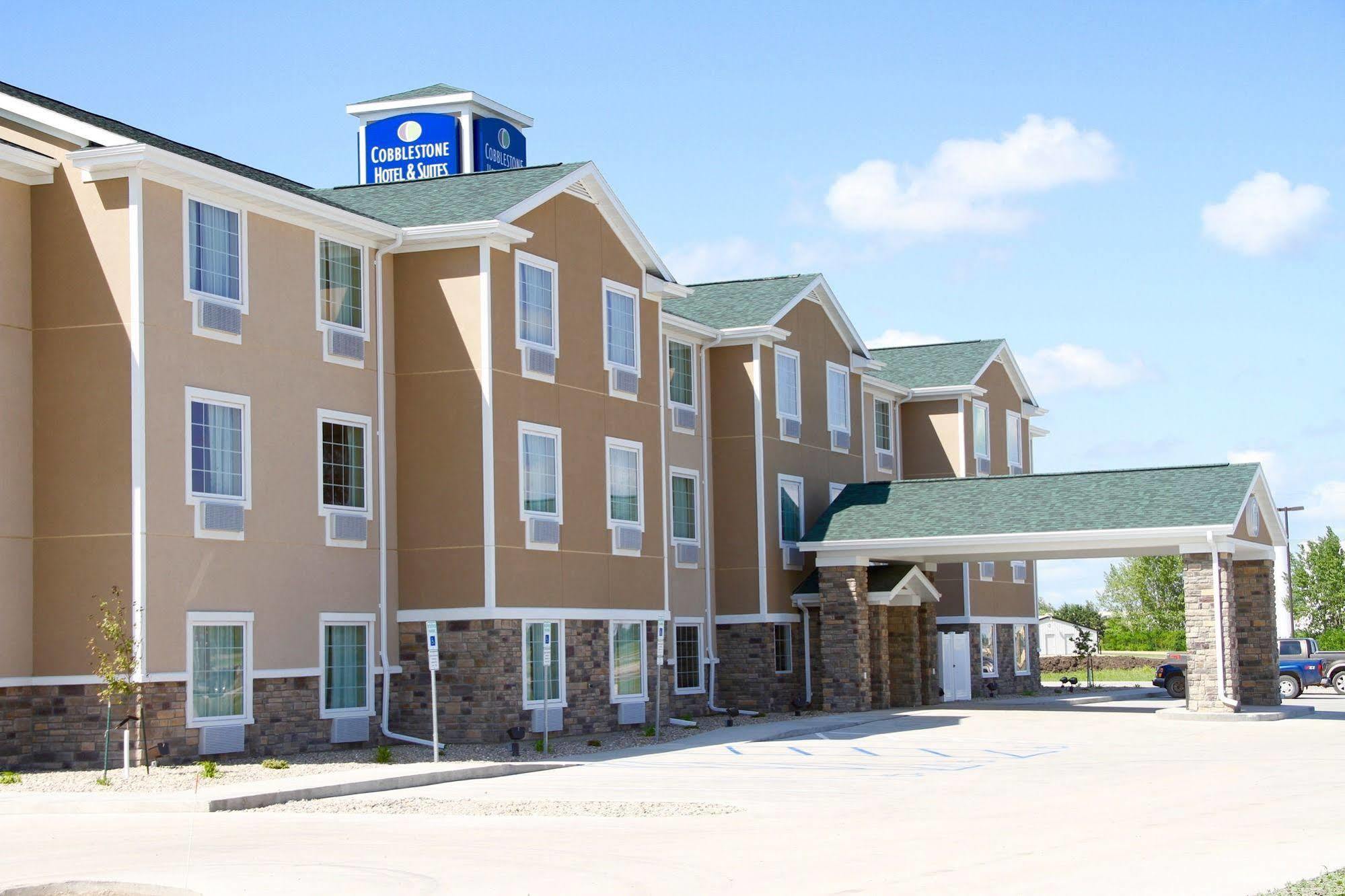 Cobblestone Hotel & Suites - เดวิลส์เลค ภายนอก รูปภาพ