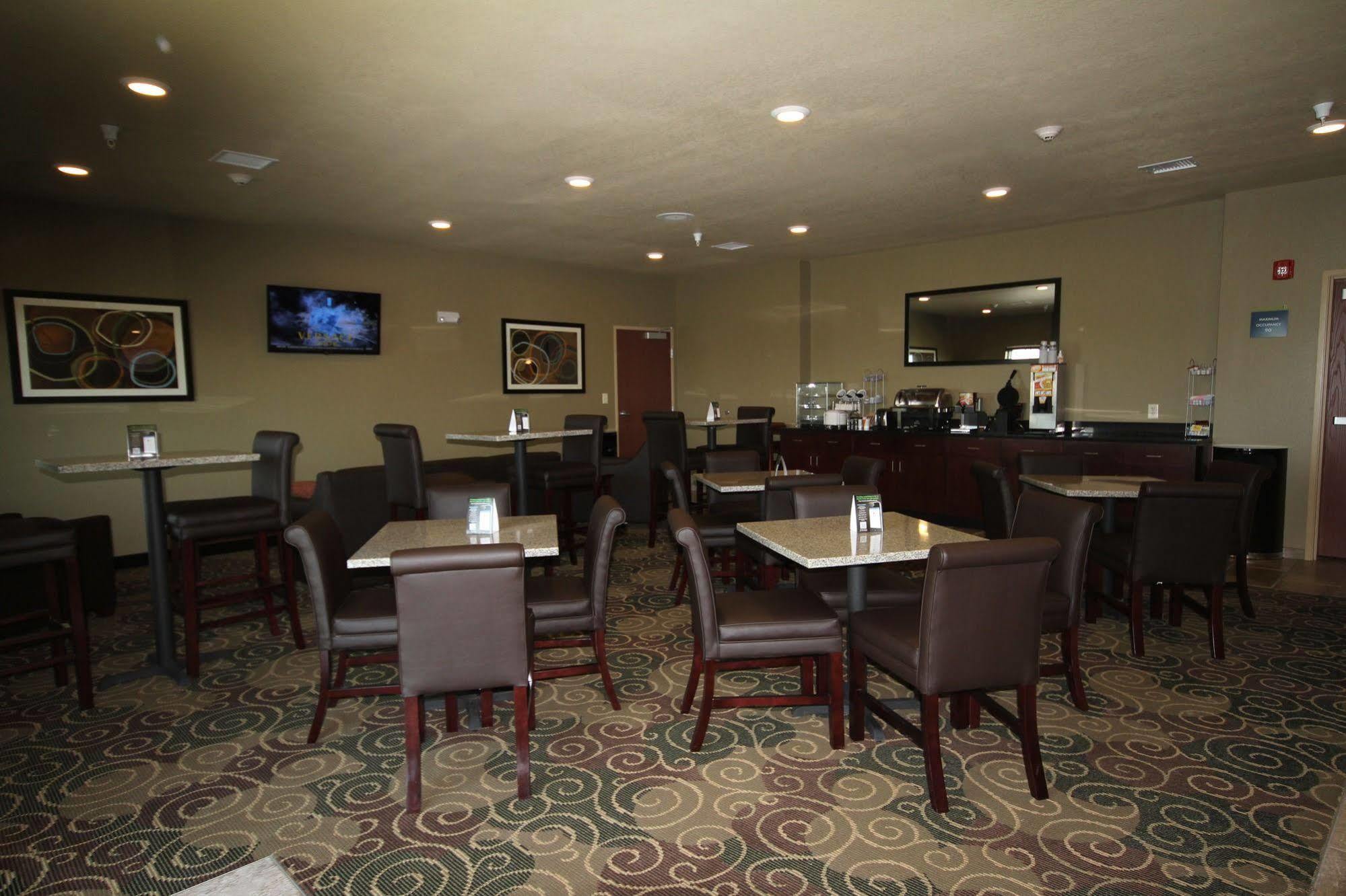 Cobblestone Hotel & Suites - เดวิลส์เลค ภายนอก รูปภาพ