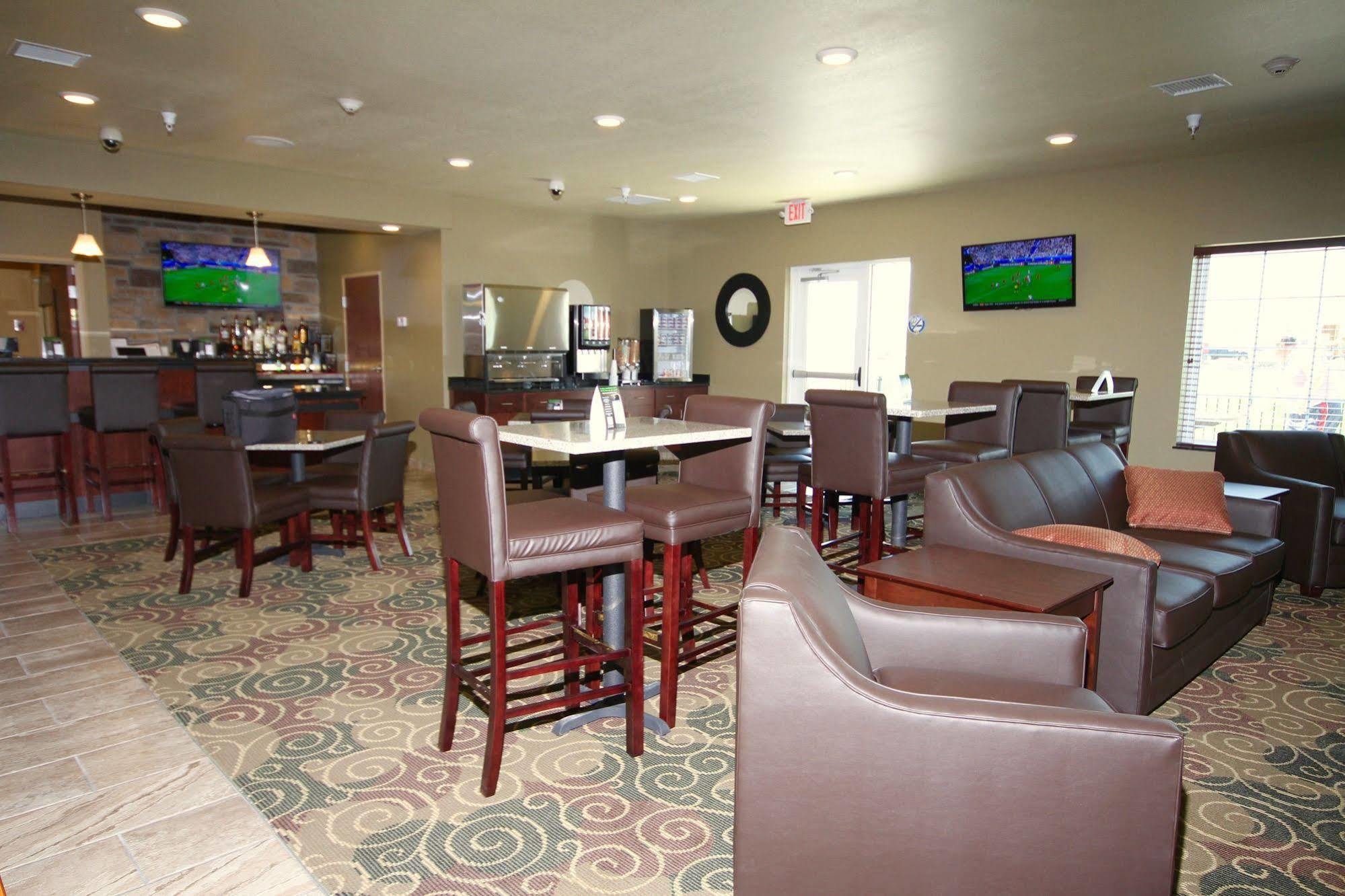 Cobblestone Hotel & Suites - เดวิลส์เลค ภายนอก รูปภาพ